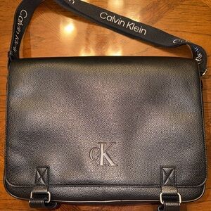 NWOT Calvin Klein Messenger Black Leather Logo Laptop Messenger Bag 11”x15”